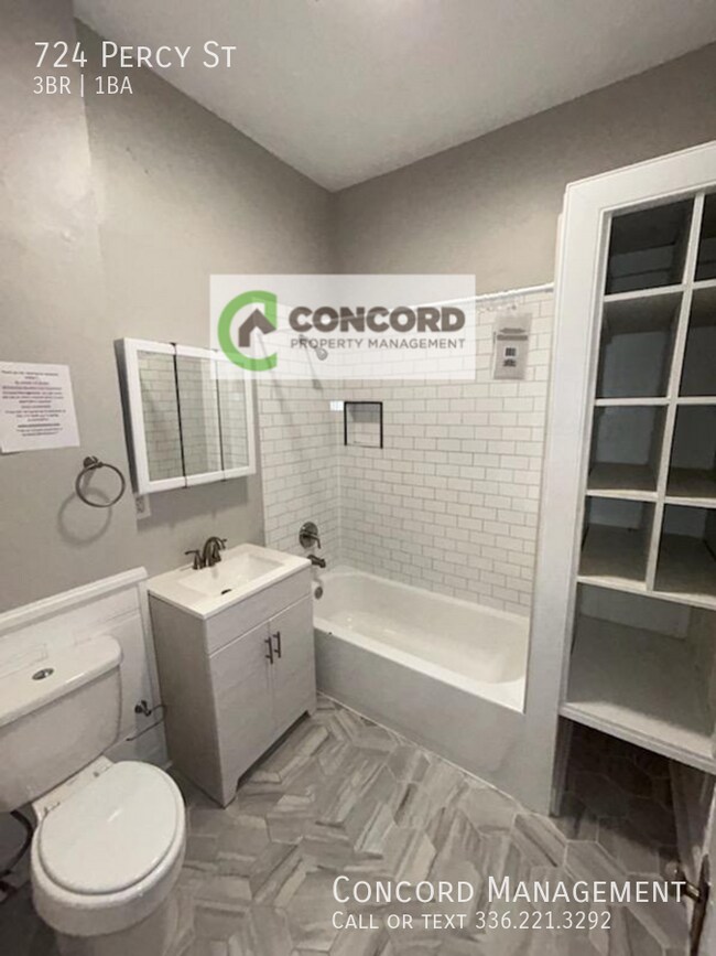 Building Photo - 724 Percy St