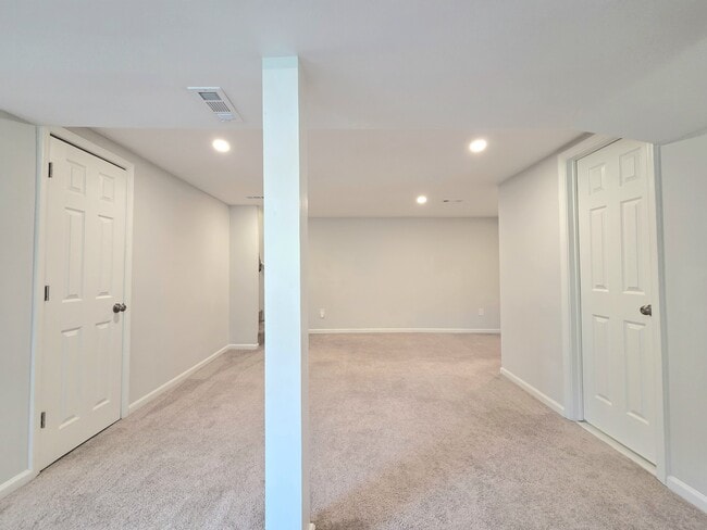 Building Photo - 10810 Norman Ave