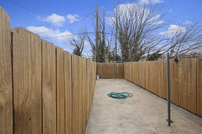 Building Photo - Renovated 3BR Rowhome with Central AC & Fenced Yard