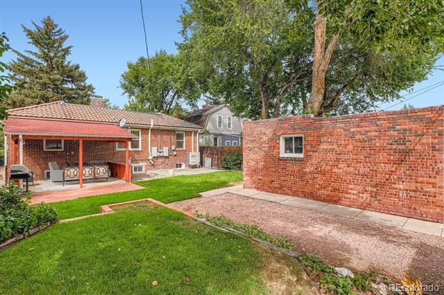 Building Photo - 430 S Corona St