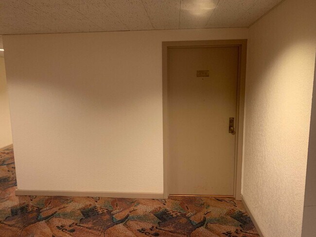 Building Photo - AMAZING STUDIO APARTMENT Near Medical Center w/ COMMUNITY POOL!