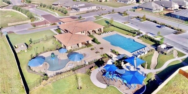 Building Photo - 16829 Aventura Ave