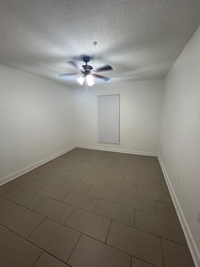 Building Photo - 636 N 39th St