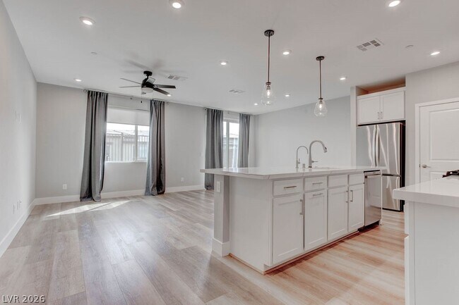 Building Photo - 646 Infinity Rdg St