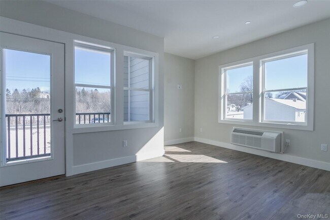 Building Photo - 124 S Main St