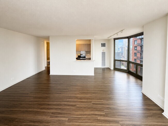 Building Photo - 1122 N Dearborn St