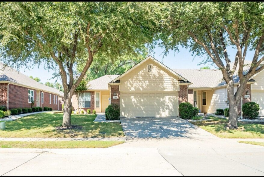 Building Photo - 2368 San Jacinto Dr