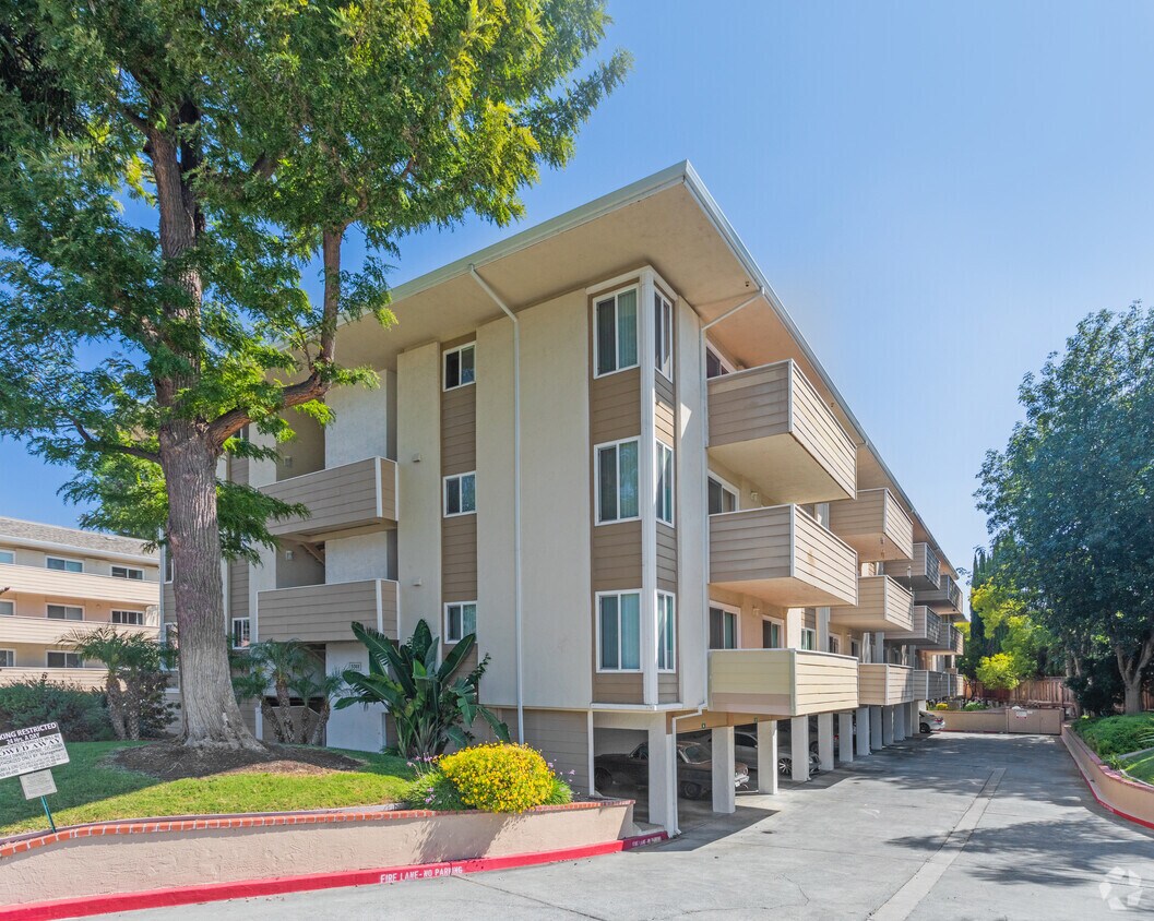 Village Green Apartments Santa Clara