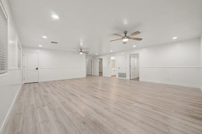 Building Photo - 3533 E Joseph Way