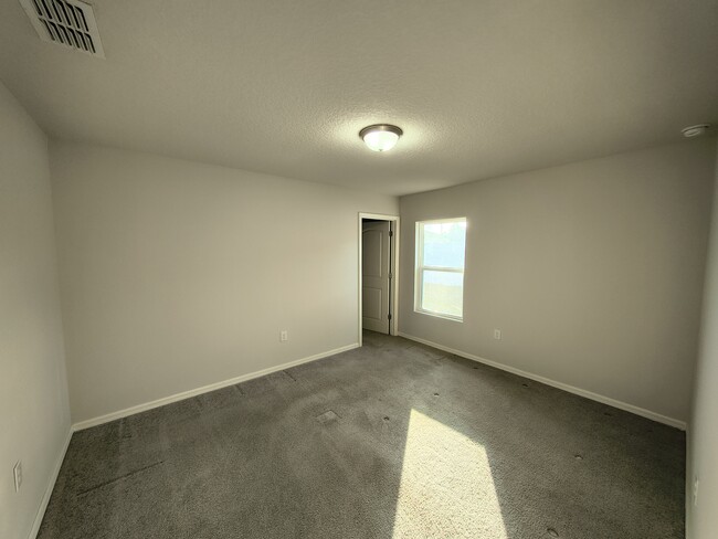 Building Photo - 275 Hyacinth Ct