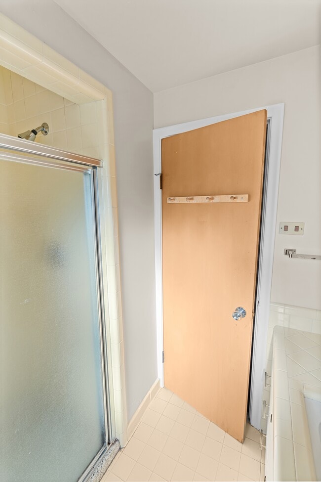 Building Photo - 3735 Heatherdowns Blvd