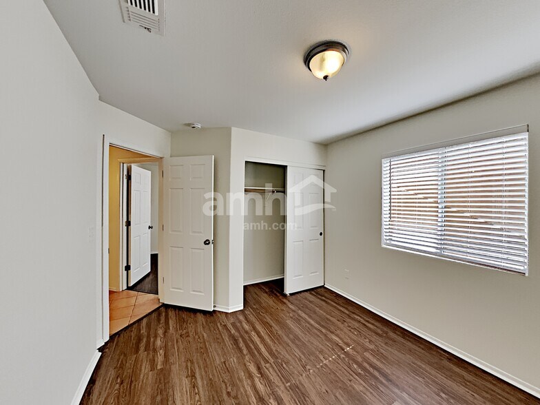 Building Photo - 2165 W Burlwood Way