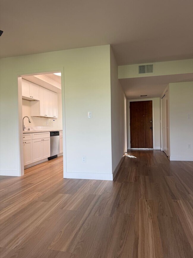 Building Photo - Golf Course View Bottom Level Condo in Campana Villas