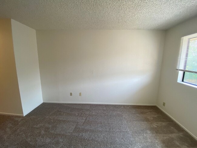 Building Photo - 2 Bed / 1 Bath (South Atascadero)