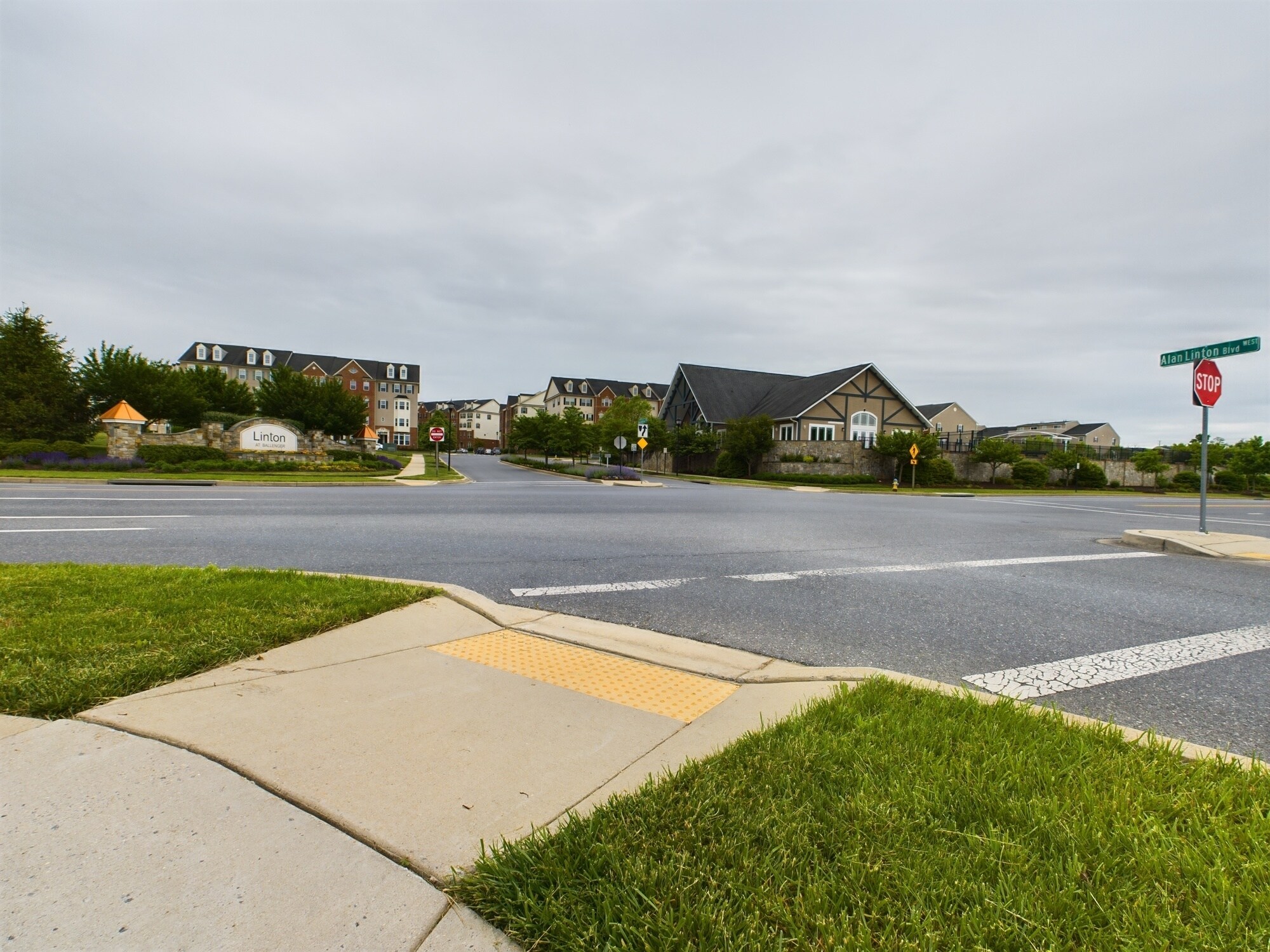 Building Photo - 6479 Jack Linton Dr S