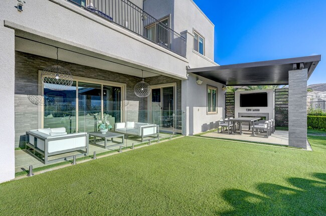 Building Photo - Distinctive Fully Furnished Estate in The Canyons!