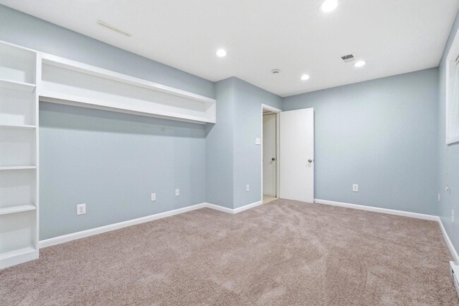 Building Photo - 14407 Oakvale St