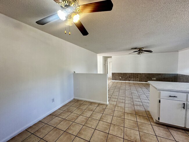 Building Photo - 606 Water Rd