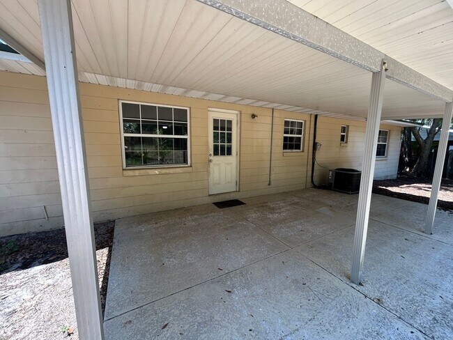 Building Photo - 612 NW 9th Ct