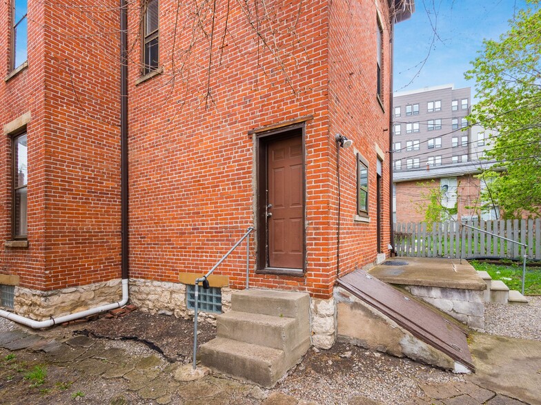 Building Photo - 41 King Ave