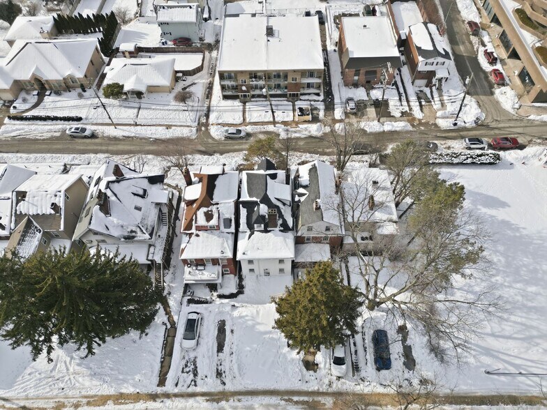 Building Photo - 141 Oneida St