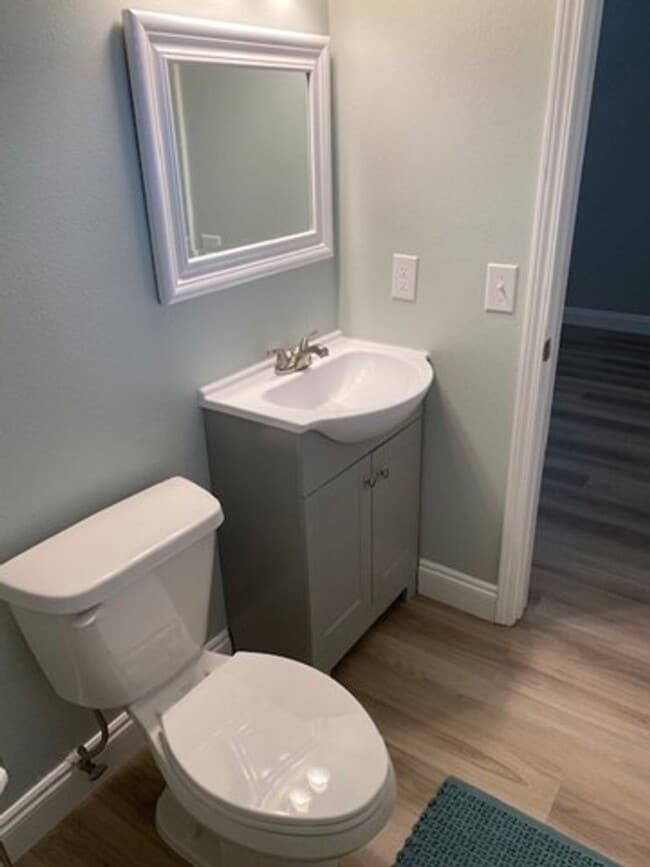 Building Photo - UPDATED 3B/1.5B Home in the Heart of Ft. Walton Beach