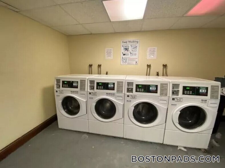 Building Photo - 44 Estes St