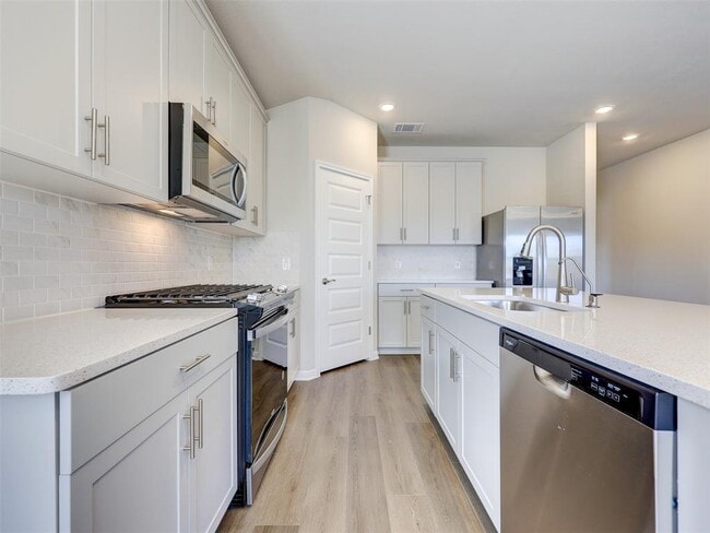 Building Photo - 100 Greenspire Ln