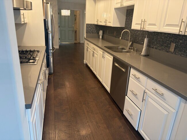 Building Photo - 1817 Selby Ave