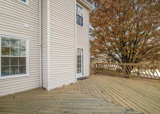 Building Photo - Gorgeous End Unit townhouse with WATER VIEWS ready mid August!