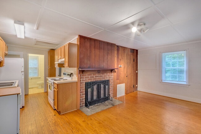 Building Photo - 605 Shepards Hill Rd