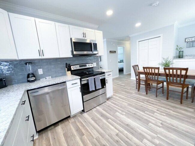 Building Photo - 3830 Manchester Dr