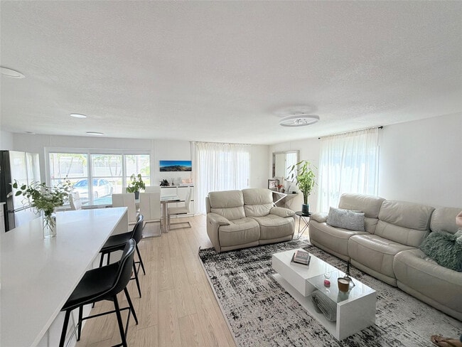 Building Photo - 5221 SW 25th Ave