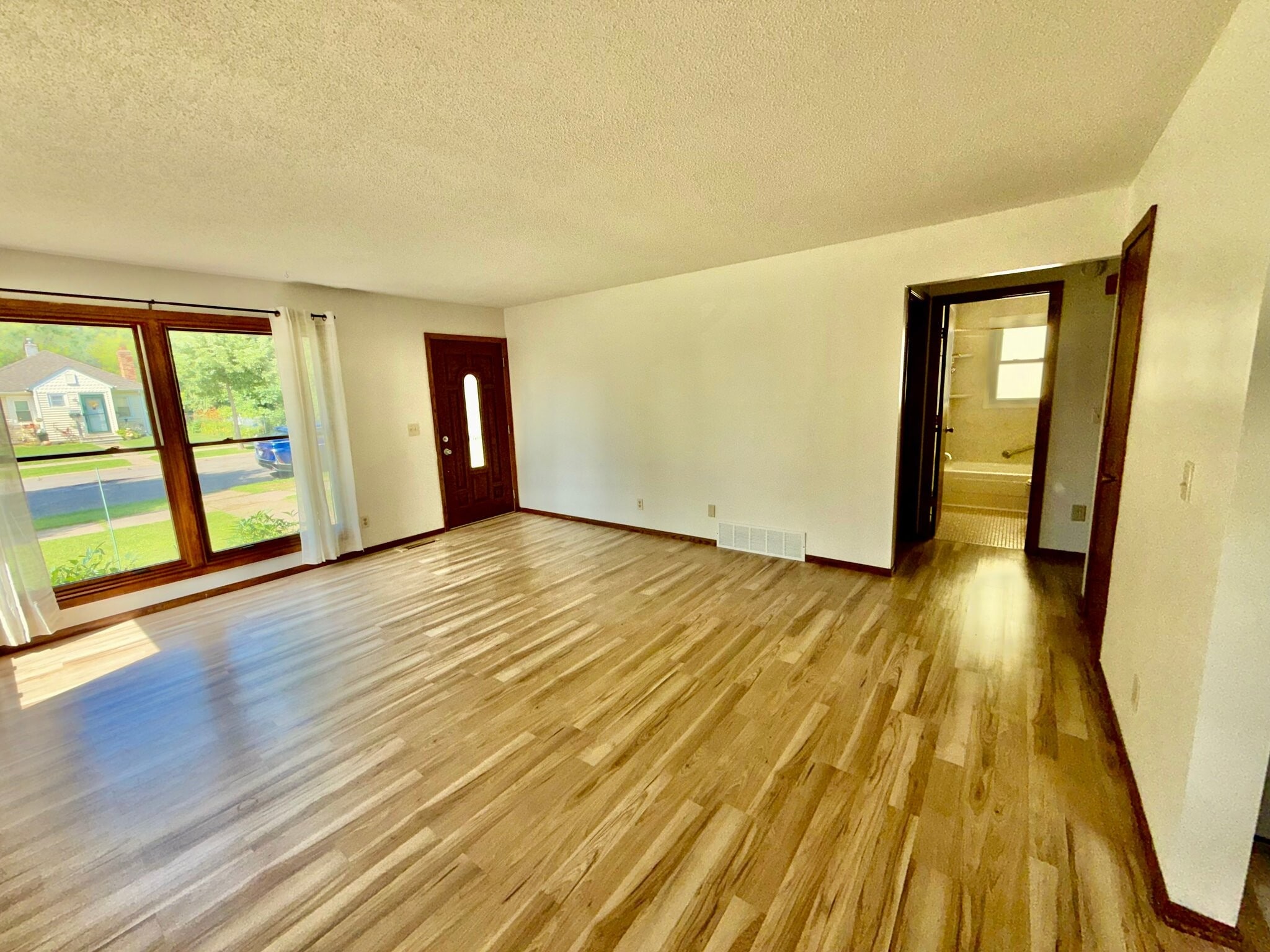 Building Photo - 2098 Sherwood Ave
