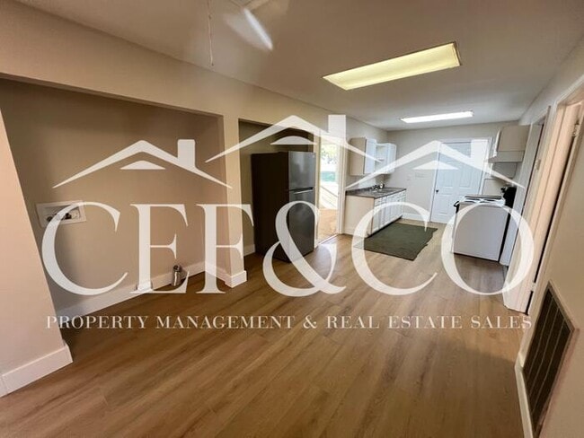 Building Photo - Adorably renovated 3 bedroom now available in Woodruff!