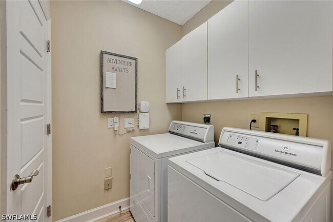 Building Photo - 776 Willowbrook Dr