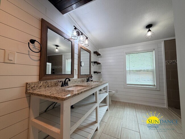 Building Photo - Stunning 3BR Home in PRIME Fort Walton Beach neighborhood!