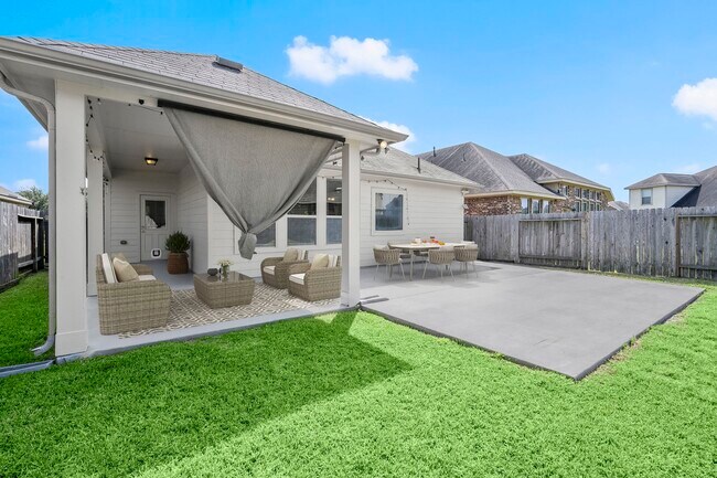 Building Photo - 3835 Raintree Village Dr