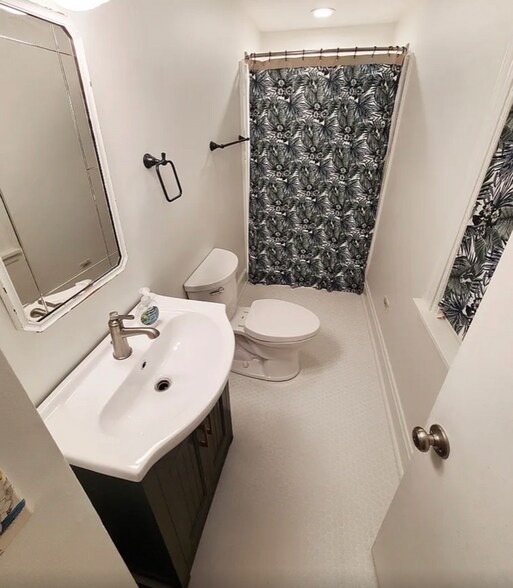 Building Photo - 5748 W Ohio St