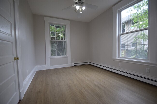 Building Photo - 24 St James St