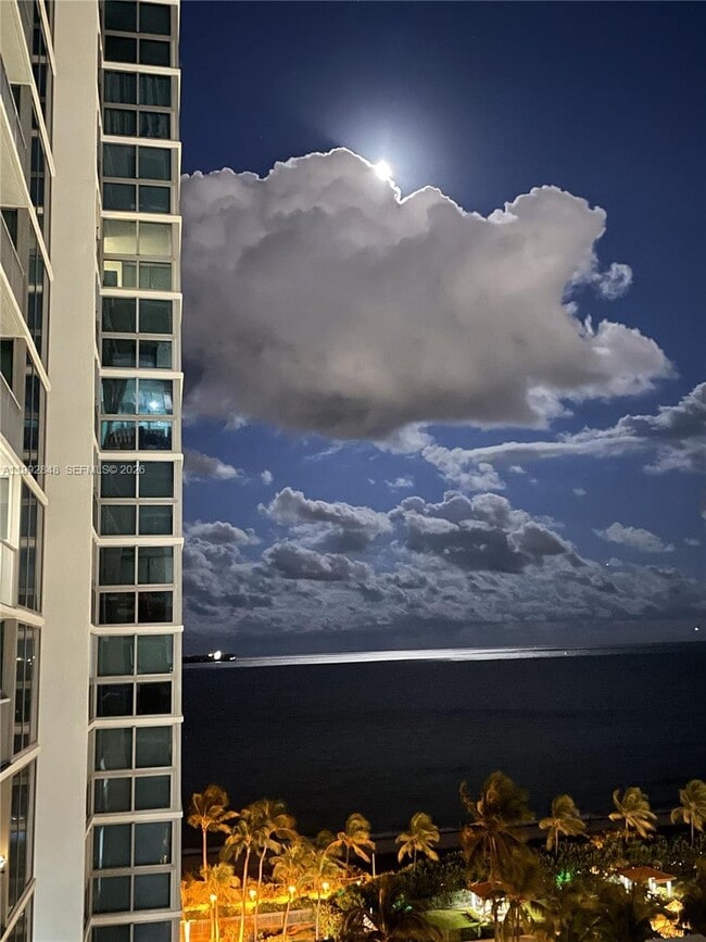 Building Photo - 2655 Collins Ave