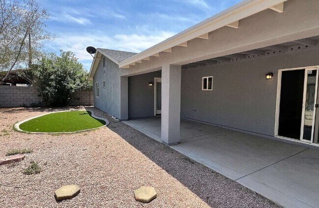 Building Photo - 1643 N 87th Pl