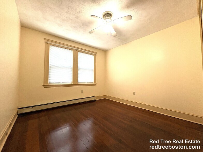 Building Photo - 595 Fellsway W