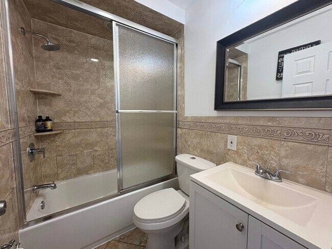 Building Photo - 232 Bowers St