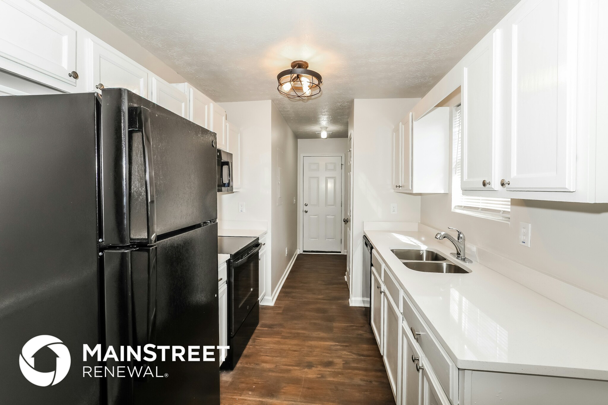 Building Photo - 9430 Sleepy Hollow Ln