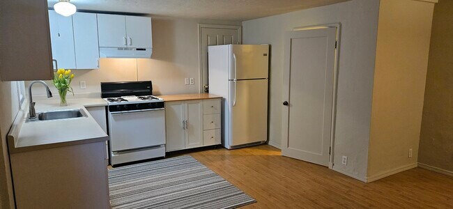 Building Photo - 20 Ventura St