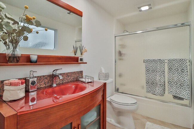 Building Photo - 1243 Clippers Cir