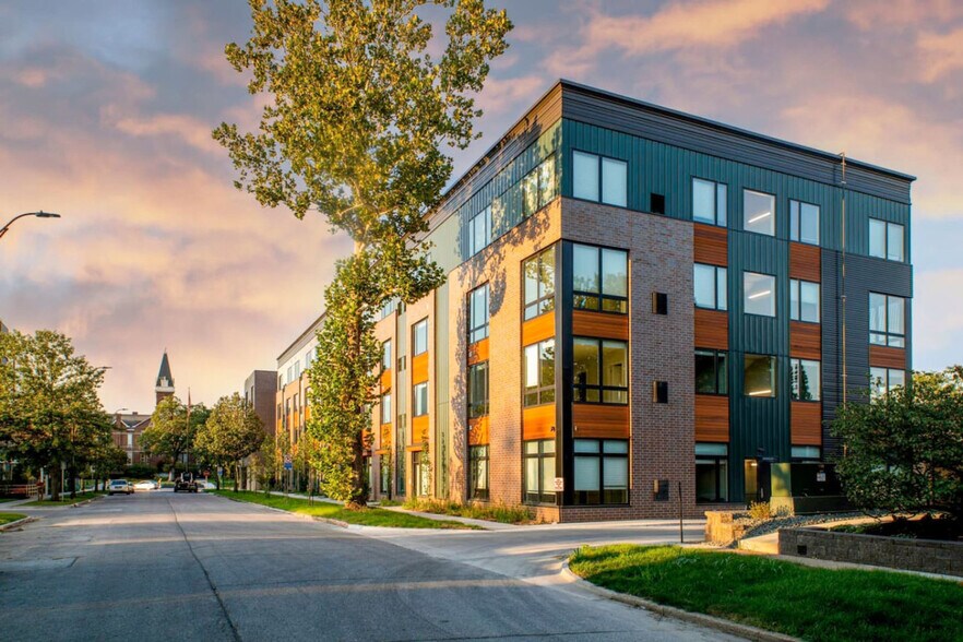Building Photo - 2530 University Ave