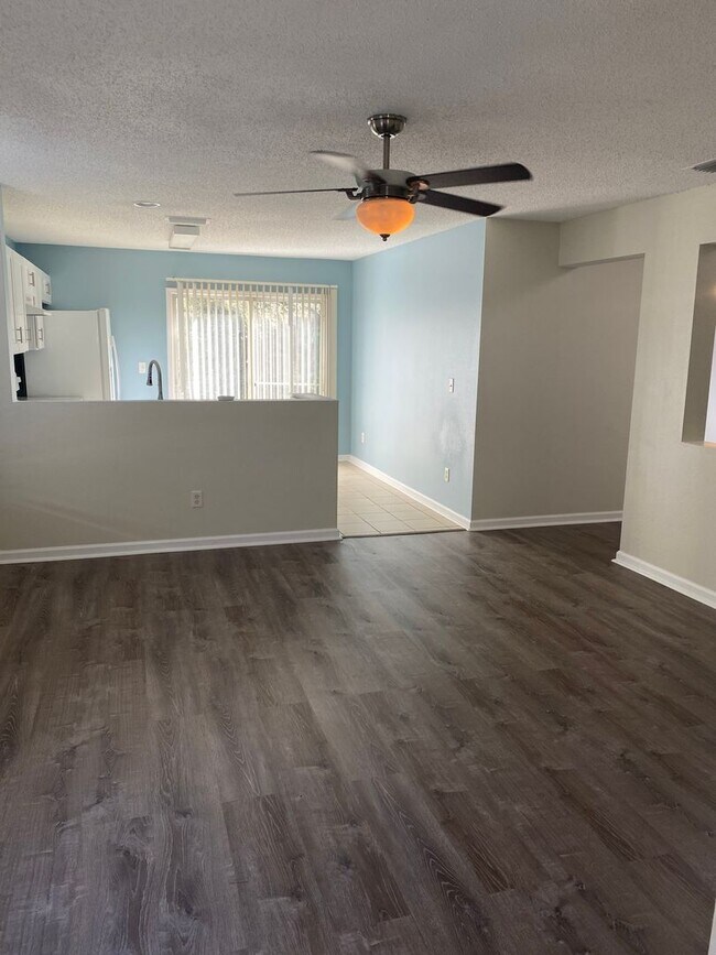 Building Photo - Lovely 2x1 in St. Augustine! Gorgeous Upgrade Kitchen!