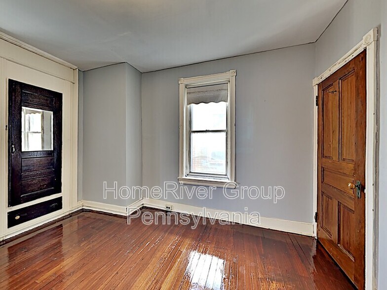 Building Photo - 110 N 61st St